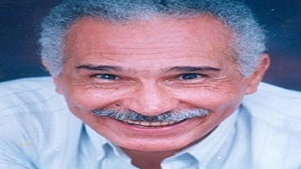 نجل عبدالرحمن أبو زهرة يكشف تفاصيل نقل والده من مستشفى لأخرى