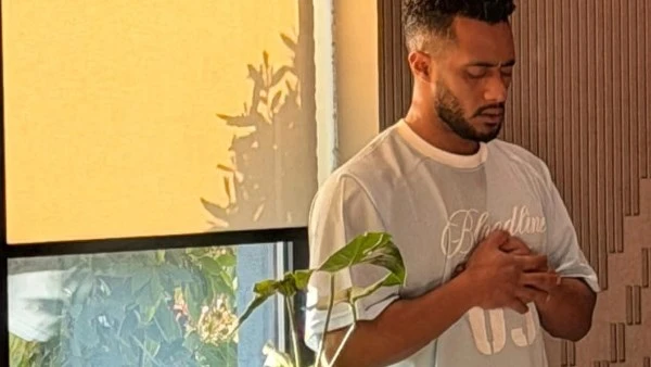 محمد رمضان ينشر صورة أثناء الصلاة: مفيش حاجة تستاهل إنك تهمل صلاتك