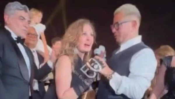 تجاهل وموقف محرج يسرا يشعل الجدل