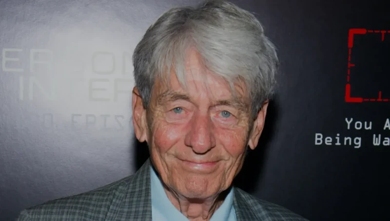 رحيل جون نولان نجم أفلام "باتمان" عن 87 عاما