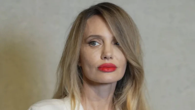 ظهور أنجلينا جولي "الغريب" في الصين يُثير اتهامات بـ"الاستعانة بشبيهة"