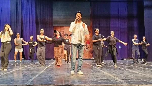 سامح يسري يجري بروفات حفل صور