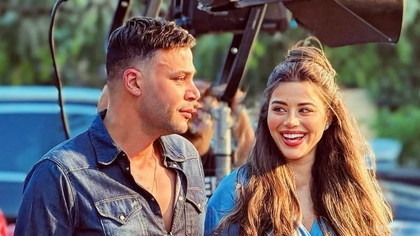 محمد إمام ينشر صورة جديدة من كواليس فيلم صقر وكناريا