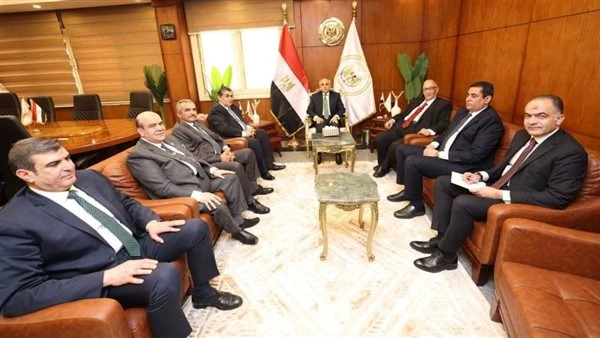 وزير العدل يتابع العمل عن بُعد ويجتمع بقيادات القضاء لتطوير الأداء