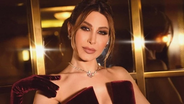 ينعاد المطربة يارا تهنئ جمهورها بعيد الفصح