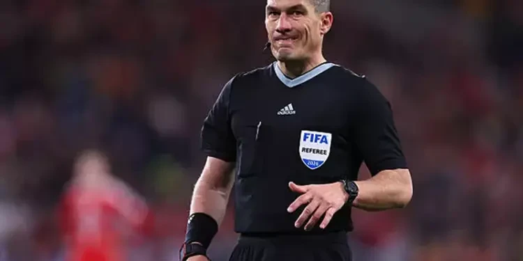 “صافرة رومانية”. كوفاتش يقود ملحمة برشلونة وأتلتيكو بالأبطال