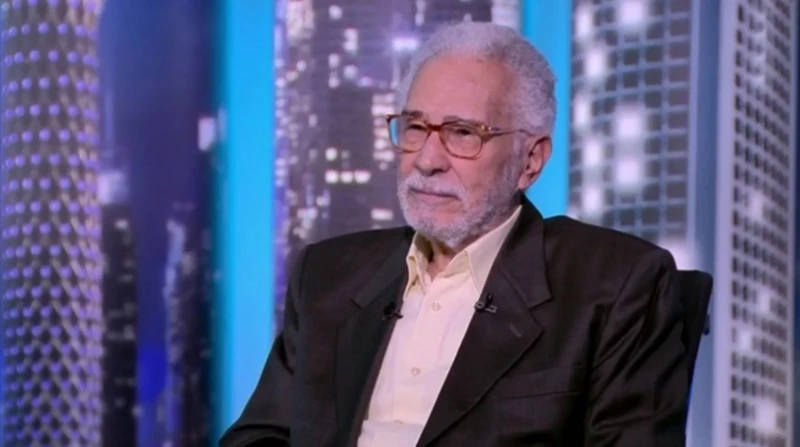 بعد استغاثة نجل عبدالرحمن أبو زهرة. القصة الكاملة لمرضه وتفاصيل حالته الصحية