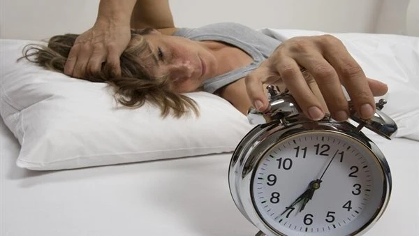هل يمكن الاستغناء عن المنبه؟طبيب يوضح كيف يعتاد الجسم على الاستيقاظ تلقائيًا