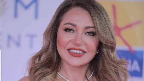 قلوبنا مع كل طفل اتسرق منه حقه. ليلى علوي توجه رسالة بمناسبة يوم اليتيم