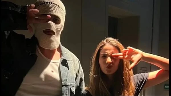 لي لي أحمد حلمي تخطف الأنظار مع تووليت في حفل غنائي