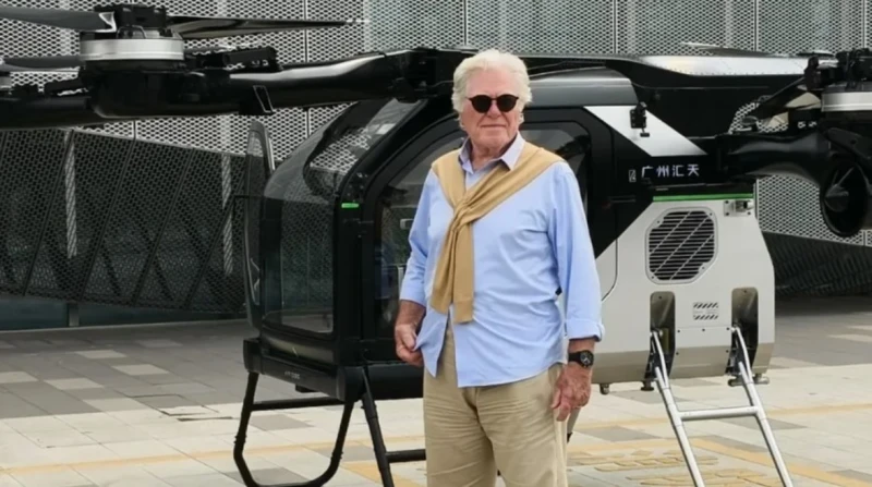 حسين فهمي يشارك جمهوره كواليس فيلمه الجديد "القصة التي وجدتها في الصين"