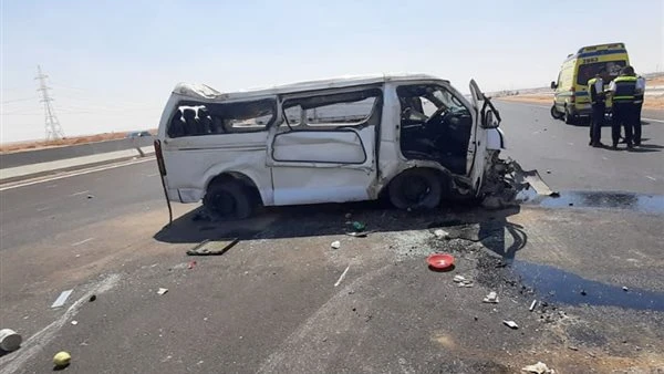 إصابة 14 شخصًا في انقلاب ميكروباص على الصحراوي الغربي بقنا