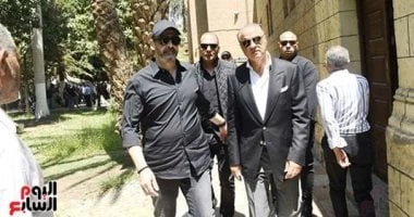 محمد السعدى القائم بأعمال رئيس مجلس إدارة الشركة المتحدة في جنازة والد منة شلبى