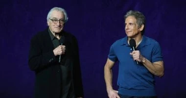 بن ستيلر وروبرت دى نيرو وغيرهما يعارضون اندماج باراماونت ووارنر بروس