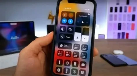 فخ “السيف الأسود” يهدد ملايين الهواتف وتحذيرات من اختراق صامت لأجهزة آبل