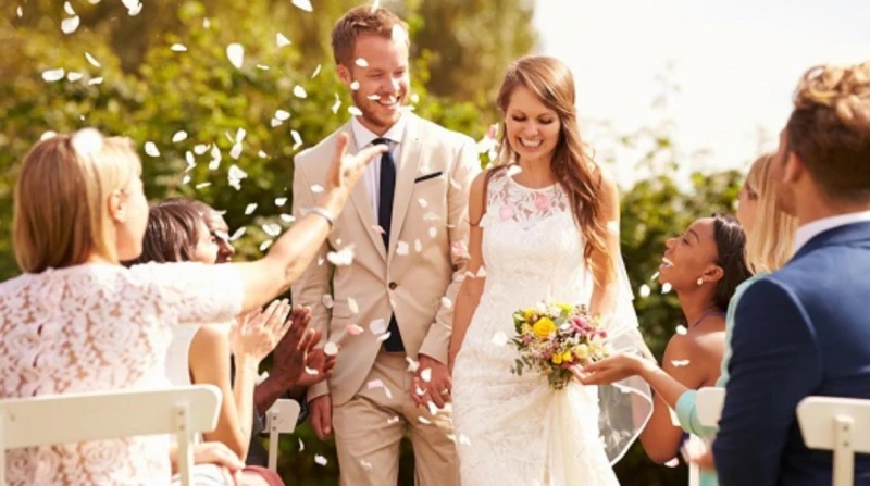 ​"خاطفات الأضواء" في الأفراح. كيف تفسد تصرفات الضيوف فرحة العروس