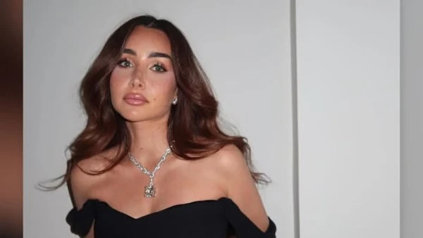 هنا الزاهد شاهد