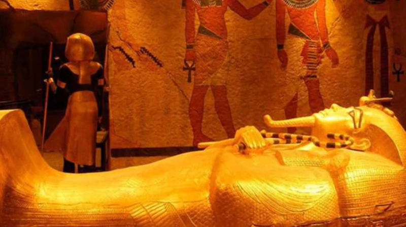 من الشمس للقمر. كيف وظف خليفة توت عنخ آمون الفلك لاختلاق تفويض إلهي