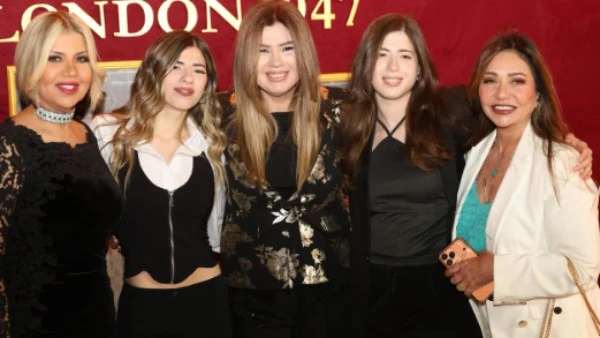 ليلى علوي تعبر عن سعادتها بحضور العرض الخاص لـ مسرحية فرايداي