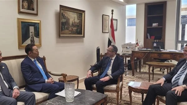 مساعد وزير الخارجية يلتقي سكرتير عام "سيكا" لدعم جهود الوساطة لوقف النزاعات