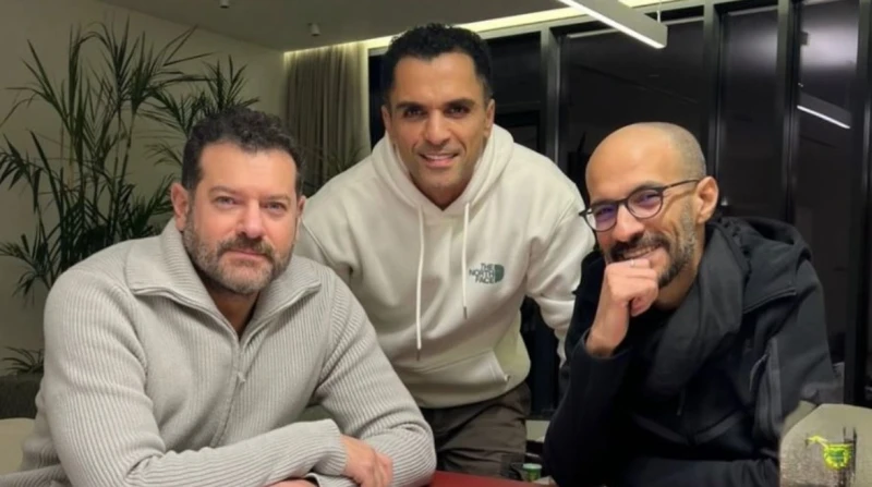 “من هنا بدأت الحكاية”. سامي الشيخ يروّج “الفرنساوي” قبل عرضه