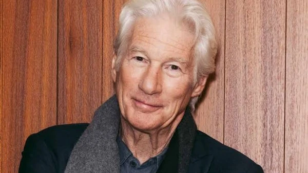 مهرجين ريتشارد جير يهاجم ترامب ونتنياهو وبوتين