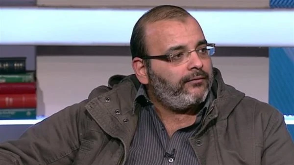 الموت يفجع الشاعر أيمن بهجت قمر في زوج خالته. تفاصيل