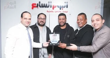 يكرم الفنان محمد جمعة بعد نجاحه فى مسلسل فن الحرب.. صور