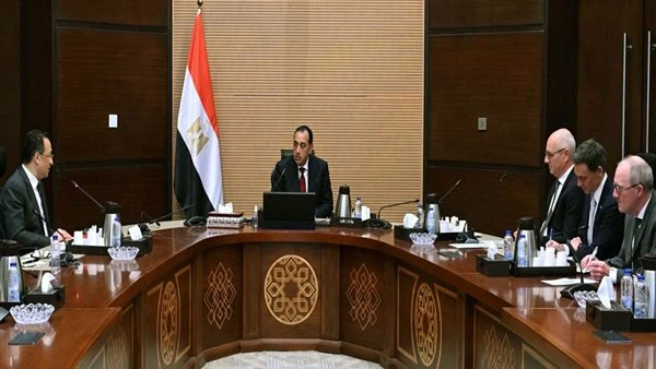 رئيس الوزراء يلتقي الرئيس التنفيذي لشركة "فاليو" الفرنسية