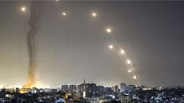 صواريخ إيرانية تستهدف إسرائيل.. صفارات الإنذار تدوي في تل أبيب