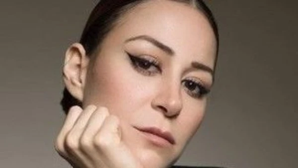 منهم نجوم الفن يقدمون واجب العزاء في وفاة والد منة شلبي