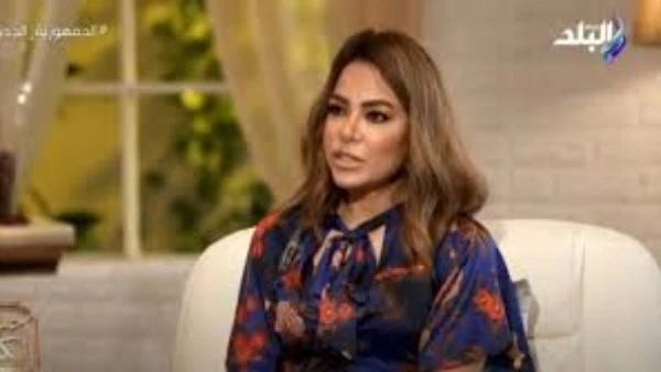 الليلة..ألفت عمر ضيفة يمنى بدراوي في ورقة بيضا