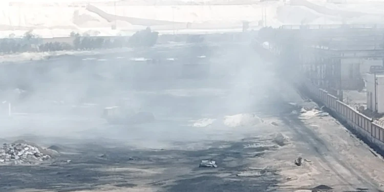 كفن أبيض وسماء سوداء. بني خالد بالمنيا تتنفس “الأسمنت” وتنتظر “الحياة”