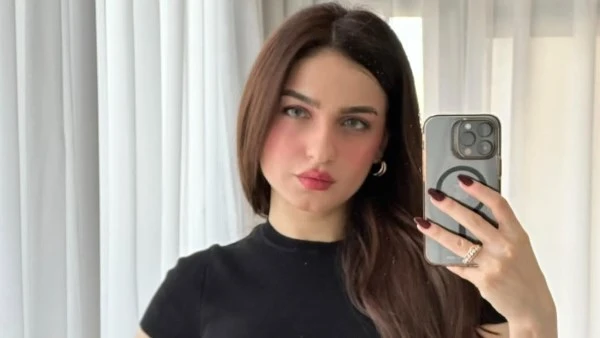 بإطلالة ياسمين عز تثير الجدل بهاف ستومك