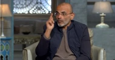 أيمن بهجت قمر.. شاعر وسيناريست اقتحم قلوب الجمهور بكلماته وإبداعاته الفنية