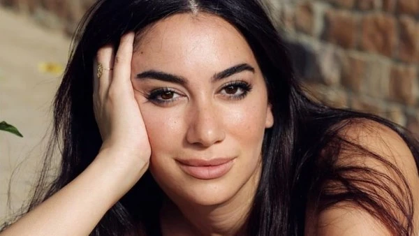 موهبتك فدوى عابد ترد على تشبيهها بتلك النجمات