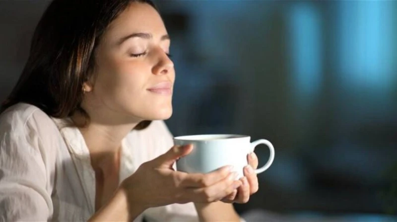 تعرّف على أفضل مشروب يُحسّن المزاج في دقائق