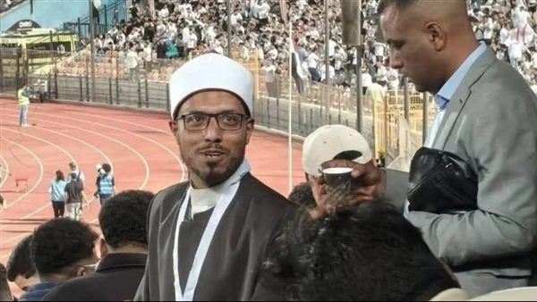 مشجع الزمالك الأزهري: ظروف عملي دفعتني للحضور بهذا الشكل.. وتربطني قرابة مع حسين الشحات