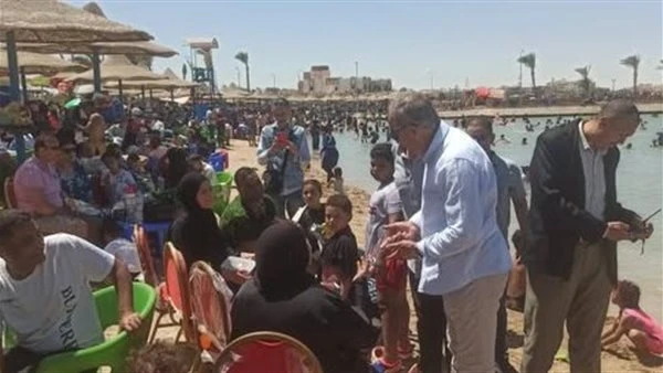 رئيس الغردقة يشارك المواطنين فرحتهم بشم النسيم