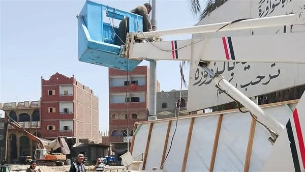 استمرار حملات إزالة الإعلانات المخالفة وتنظيم الشوارع بمركز البداري