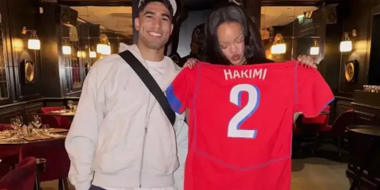 أشرف حكيمي ينسى مرارة الهزيمة قدام ليون في حضن ريهانا