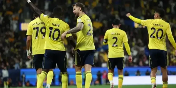 النصر يقهر بطل آسيا بثنائية رونالدو وكومان ويقترب من الدرع