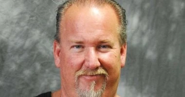 هل انتحر داريل شيتس نجم تليفزيون الواقع Storage Wars؟ زميله يجيب