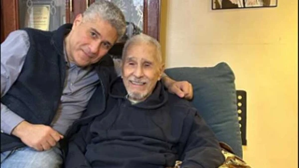 أحمد عبد الرحمن أبو زهرة: والدي لا زال يتلقى العلاج داخل العناية المركزة| خاص