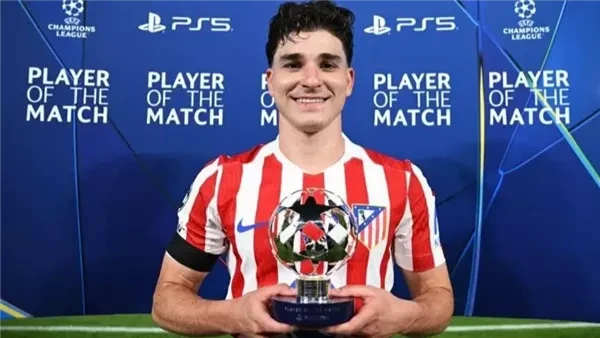 ألفاريز يسقط برشلونة في كامب نو ويقود أتلتيكو نحو نصف النهائي