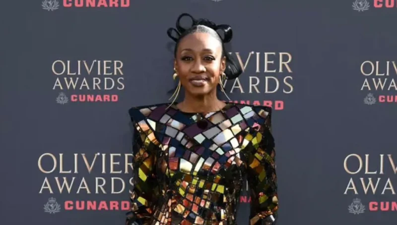 خالد ومروان يرفعان اسم لبنان في حفل لورنس أوليفييه بتصميم فستان لافت (صور وفيديو)