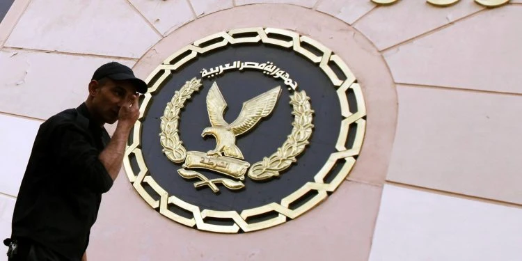 اسلحة الجريمة الان ترسانة تيلفونات ولاب توب ومحافظ الكترونية