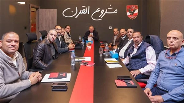 الخطيب يجتمع مع «المنشآت» و«القلعة الحمراء».. ويعتمد الدراسات الخاصة بإنشاء الأفرع بالمحافظات