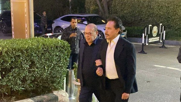 محمد رياض وصلاح عبد الله. أبرز حضور عزاء والد حاتم صلاح| صور