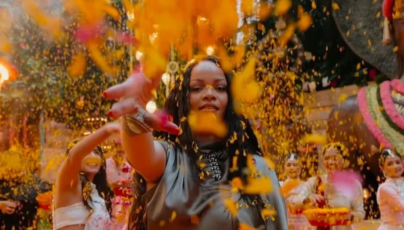 ريهانا إطلالات خطفت الأنظار (صور وفيديو)